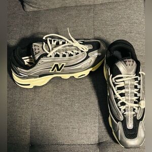 Mens New Balance 1000 Metallic Silver Shoes - New in Box!
